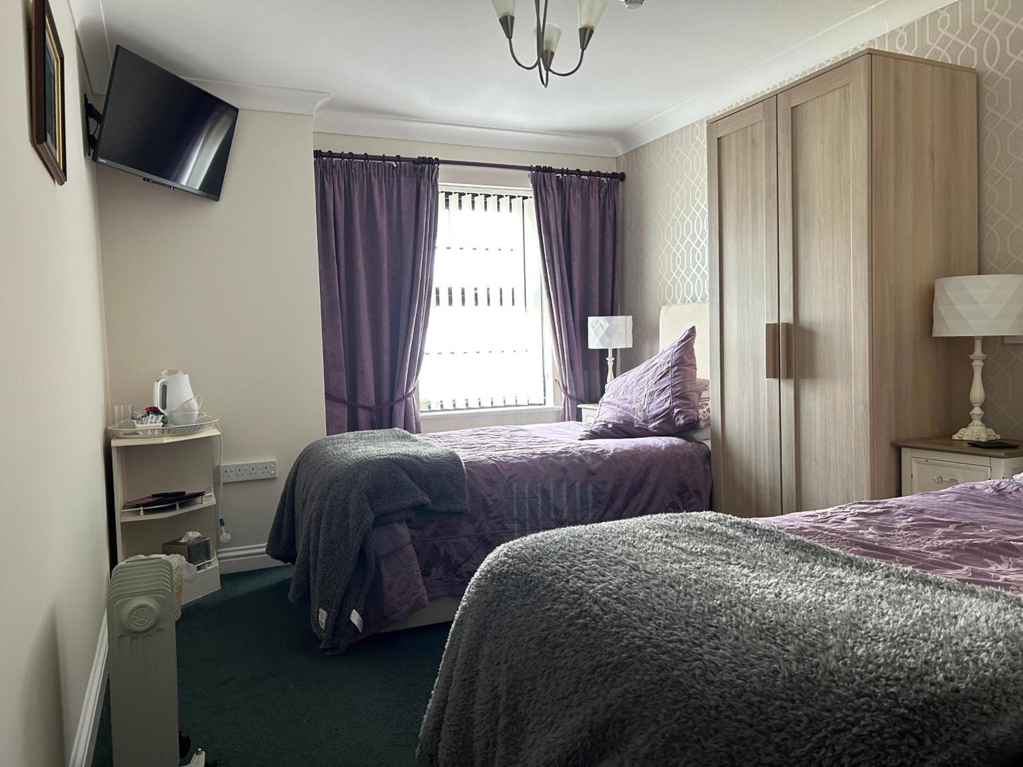 Flambards Hotel Cardigan Esterno foto